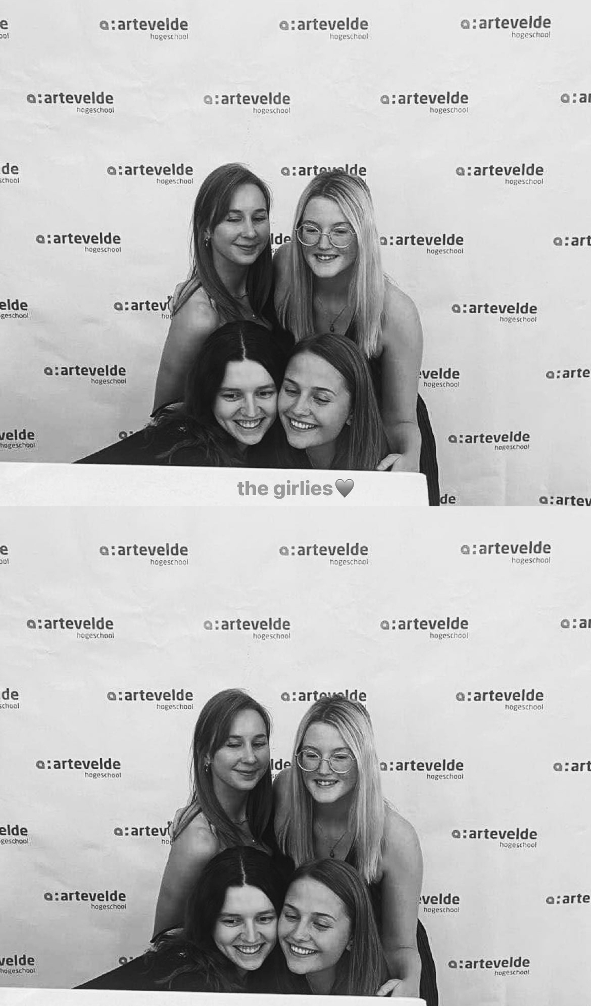 Proclamatie, 4 meisjes lachen naar de camera