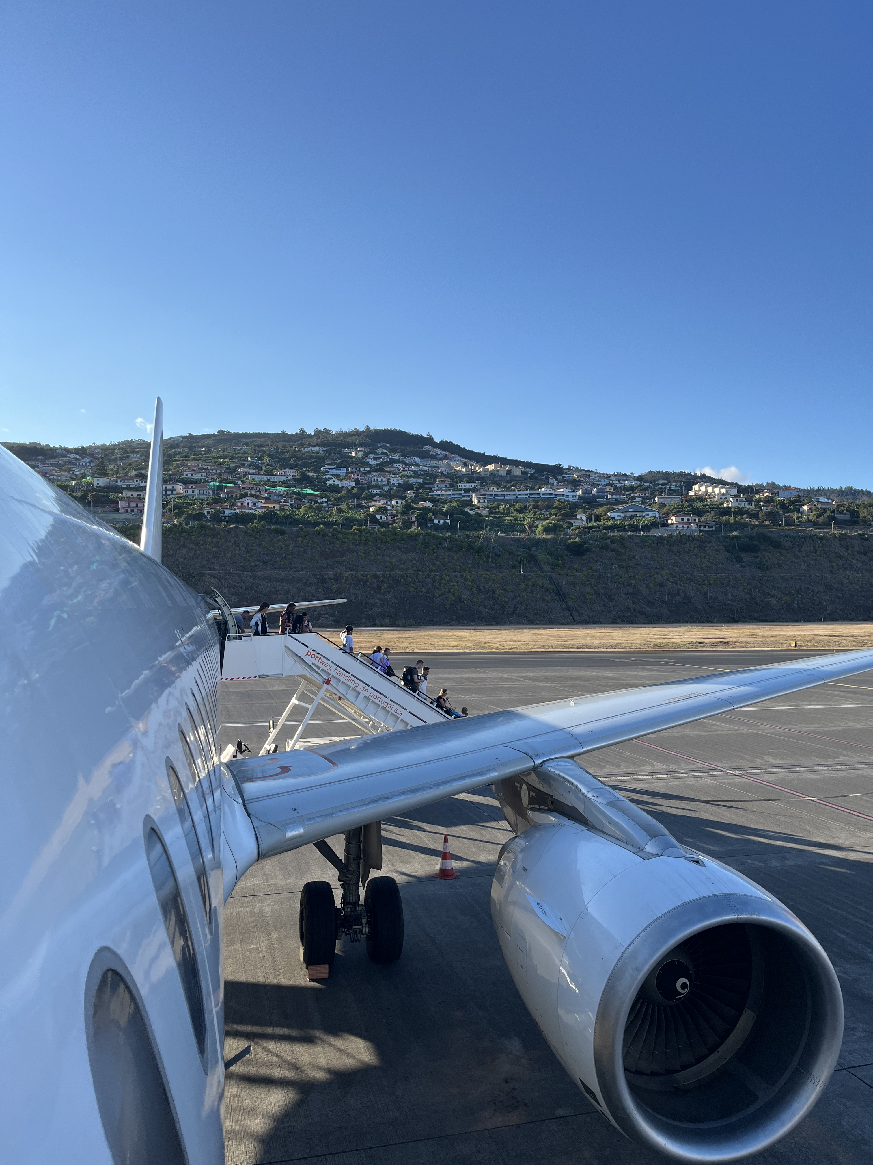 Foto op de trap van een vliegtuig in madeira